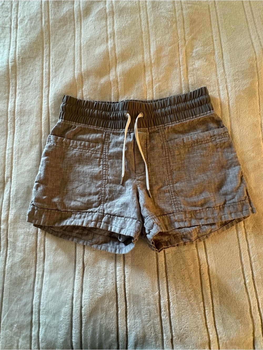 Athleta Gray Linen Shorts Women Size 4 Drawstring 4” Inseam